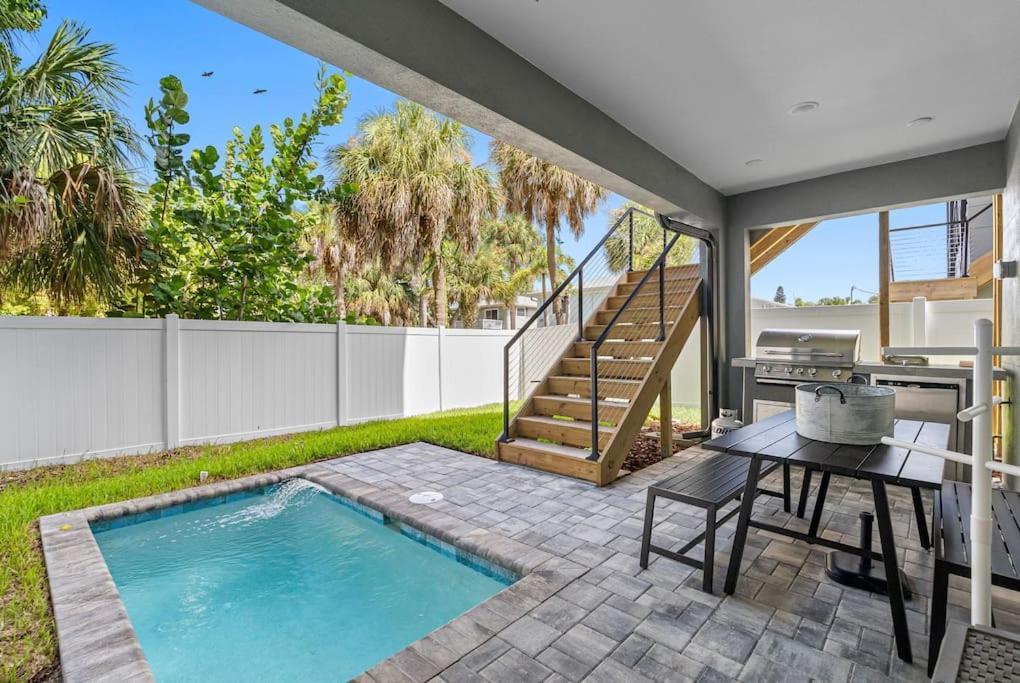 Blocks From The Beach With A Golf Cart And Pool! クリアウォーター・ビーチ エクステリア 写真