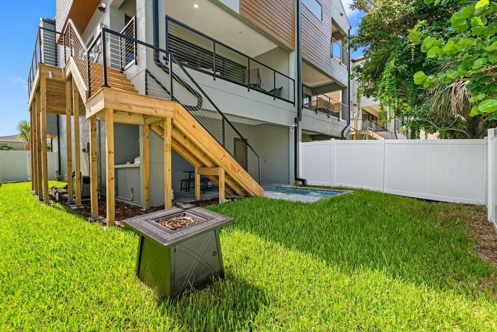 Blocks From The Beach With A Golf Cart And Pool! クリアウォーター・ビーチ エクステリア 写真