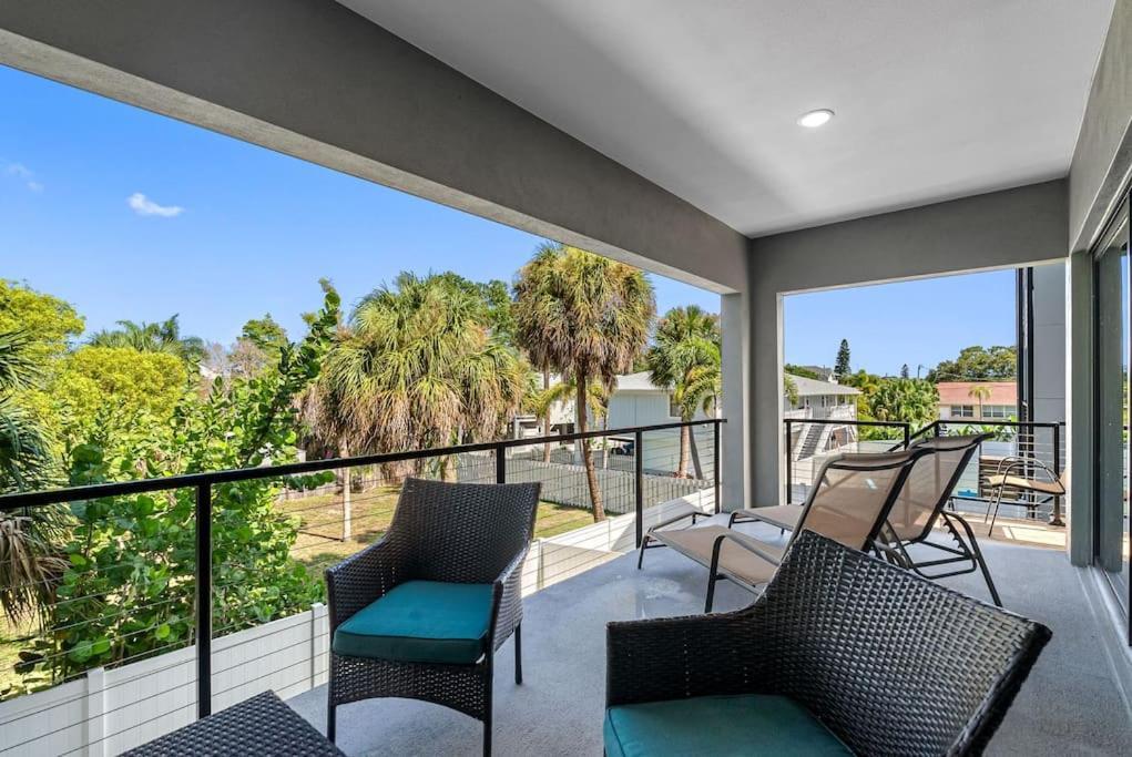 Blocks From The Beach With A Golf Cart And Pool! クリアウォーター・ビーチ エクステリア 写真