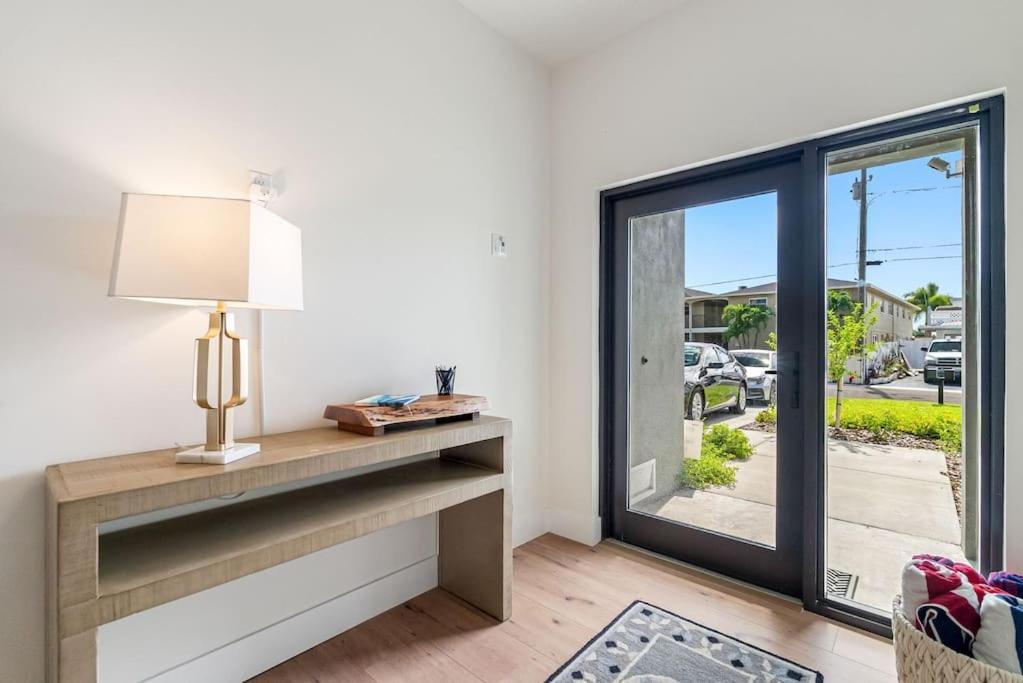 Blocks From The Beach With A Golf Cart And Pool! クリアウォーター・ビーチ エクステリア 写真