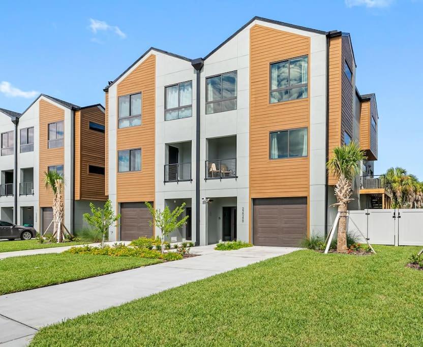 Blocks From The Beach With A Golf Cart And Pool! クリアウォーター・ビーチ エクステリア 写真